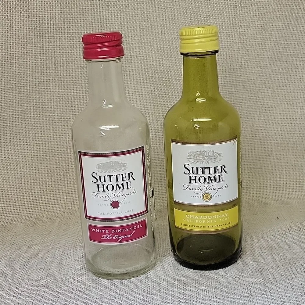 Wine Bottle S&P shakers, Cork Screw,‎ Cheese Cutter W/ Tray 2 Books